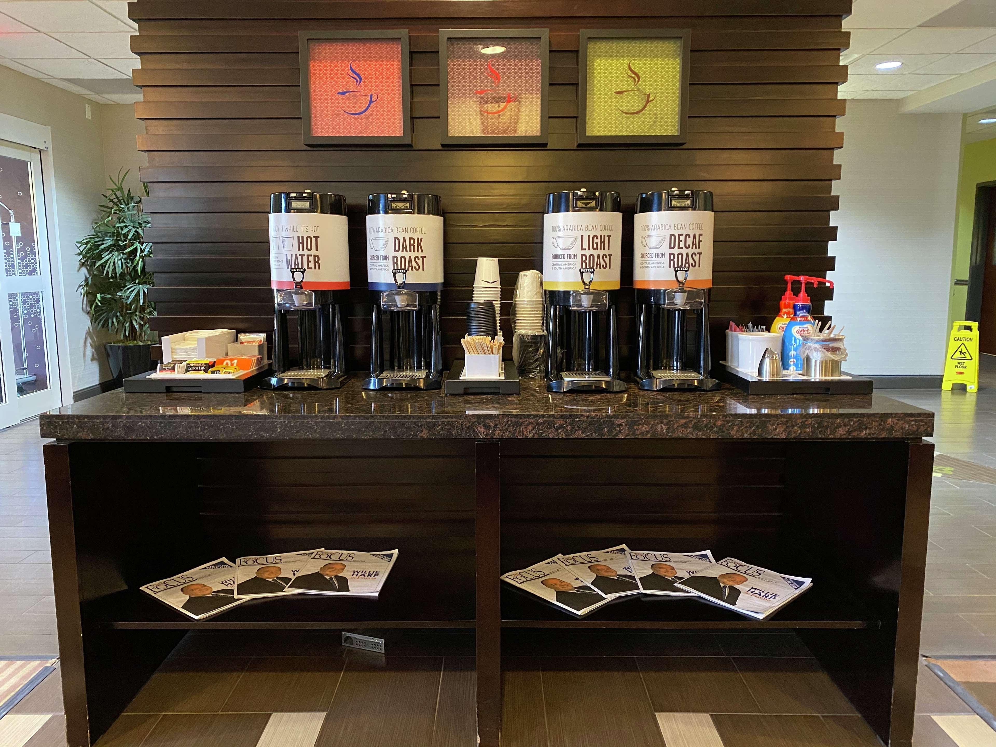 Hampton Inn By Hilton Leesville Fort Johnson Buitenkant foto