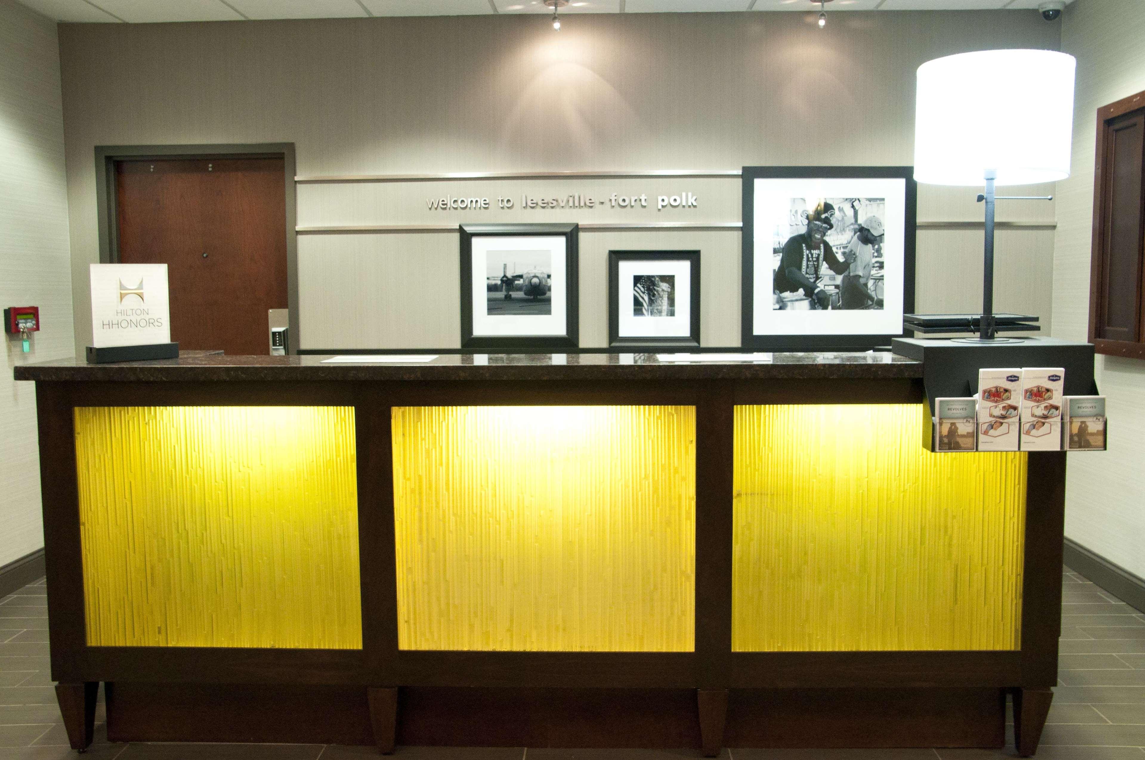 Hampton Inn By Hilton Leesville Fort Johnson Buitenkant foto